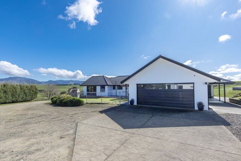 Photo of property in 14 Centre Road, Matamau, Dannevirke, 4977