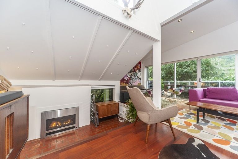 Photo of property in 64 Ranui Crescent, Khandallah, Wellington, 6035