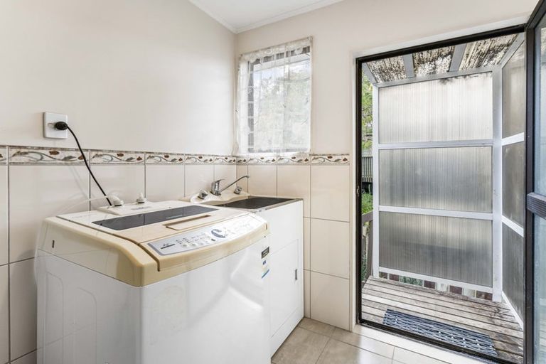 Photo of property in 35 Rehia Road, Massey, Auckland, 0614