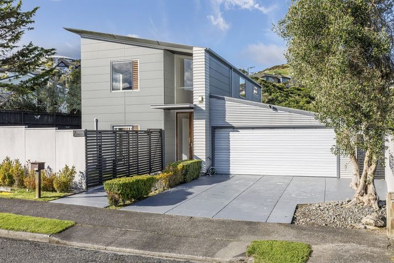 Photo of property in 7 Pikitanga Close, Tawa, Wellington, 5028