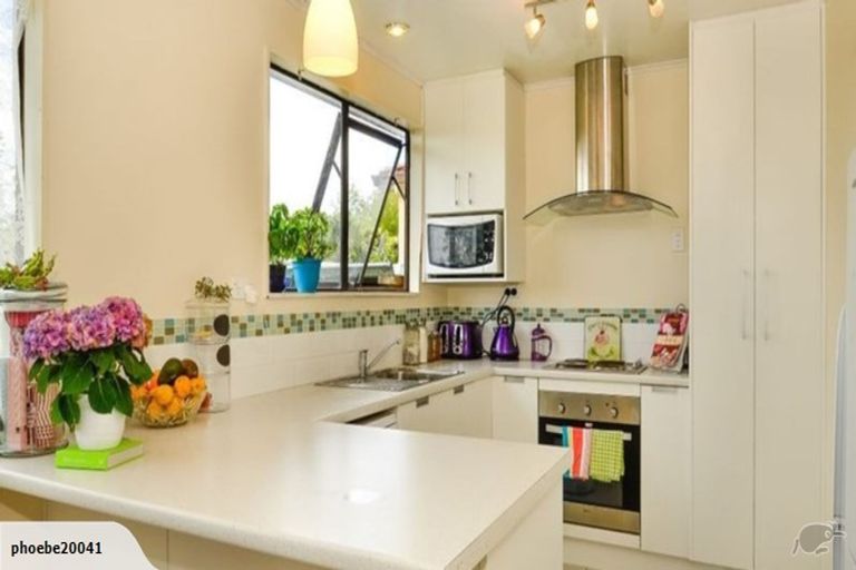 Photo of property in 5 Borich Road, Sunnyvale, Auckland, 0612