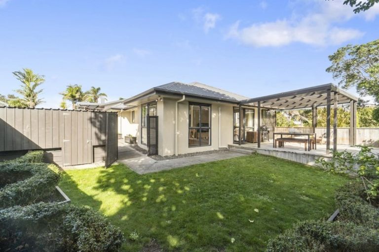 Photo of property in 70a Hobsonville Road, West Harbour, Auckland, 0618