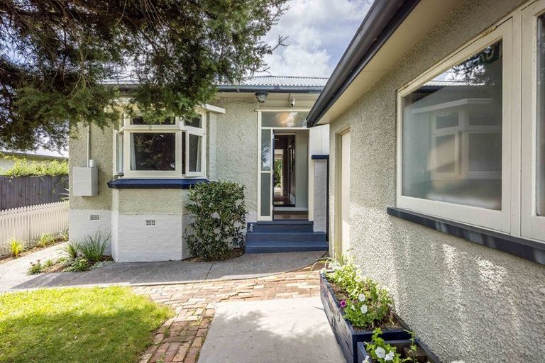 Photo of property in 8 Craigbank Avenue, New Lynn, Auckland, 0600