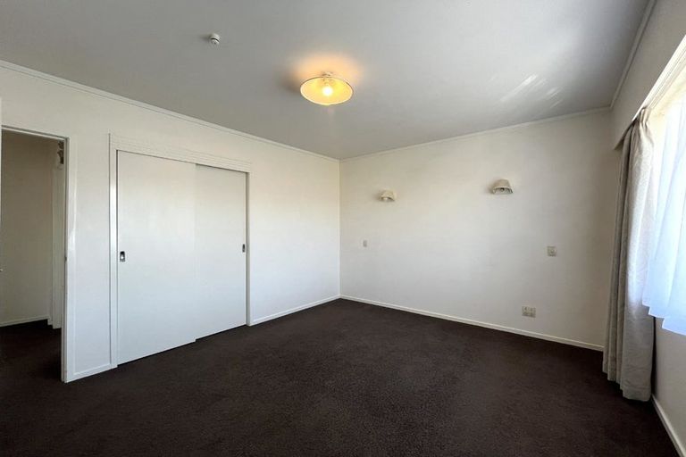 Photo of property in 1/21 Roberts Road, Te Atatu South, Auckland, 0610