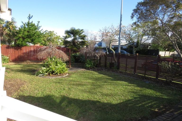 Photo of property in 114 Marina View Drive, West Harbour, Auckland, 0618