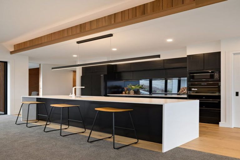 Photo of property in 6 Florence Close, Queenstown Hill, Queenstown, 9300