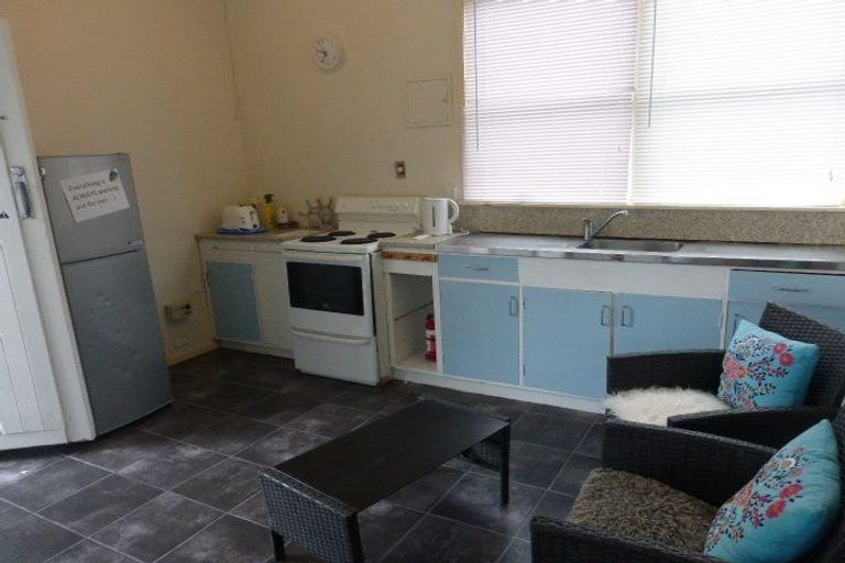 Photo of property in 79a Pleasant Road, Glen Eden, Auckland, 0602