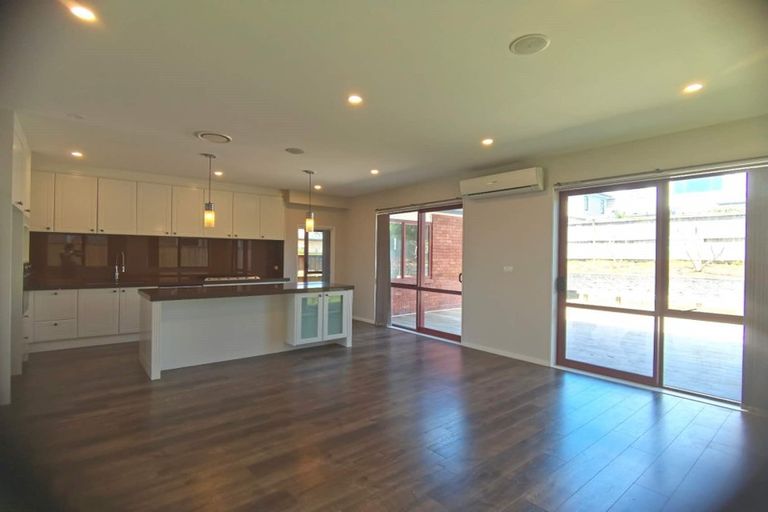 Photo of property in 48 Hughs Way, Flat Bush, Auckland, 2019