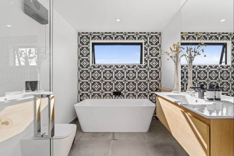 Photo of property in 1 Glen Dene Crescent, Wanaka, 9305