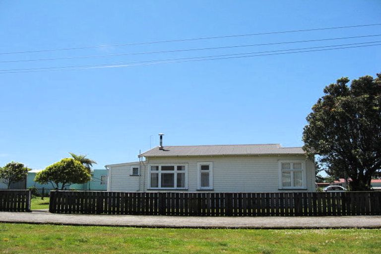 Photo of property in 19 Gladstone Street, Westport, 7825