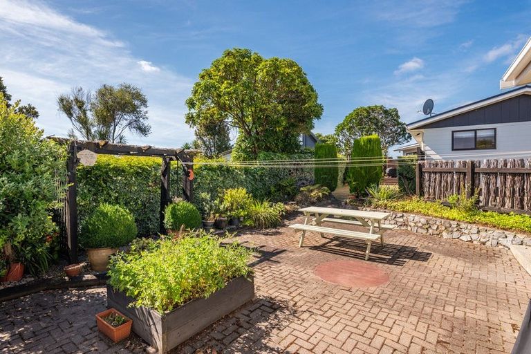 Photo of property in 15 Kanawa Street, Waikanae, 5036