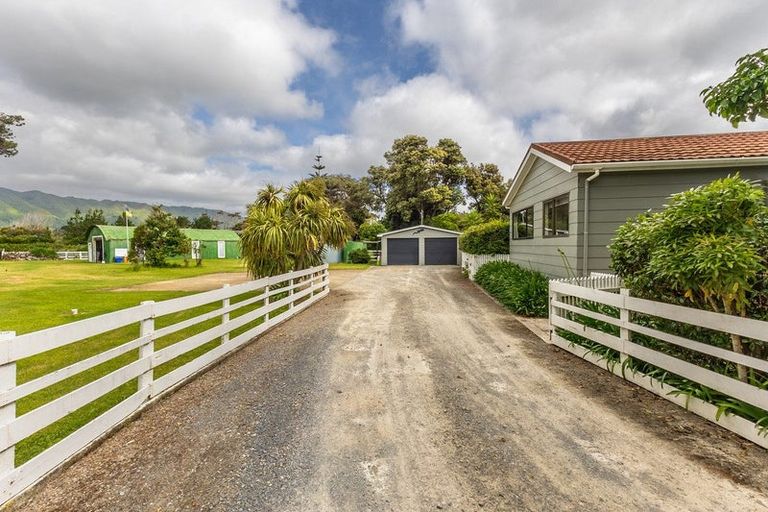 Photo of property in 49 Paetawa Road, Peka Peka, Waikanae, 5391