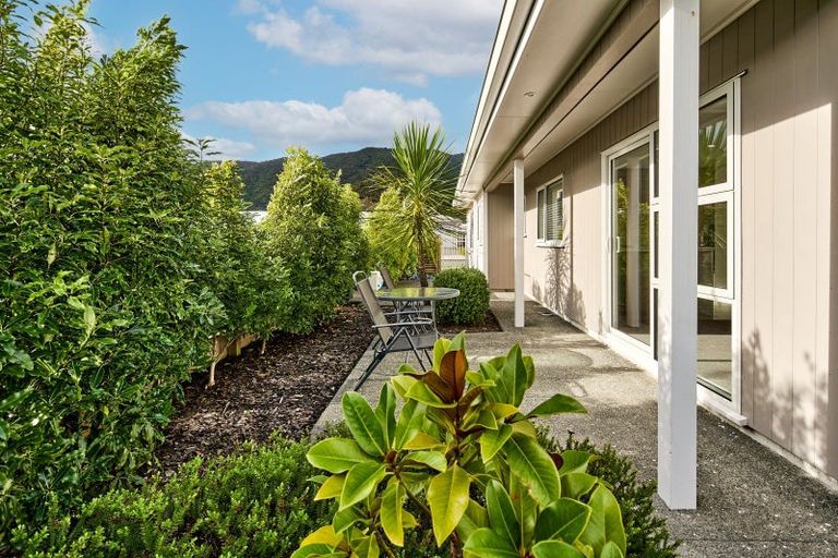 Photo of property in 8 Henrietta Maxwell Grove, Wainuiomata, Lower Hutt, 5014
