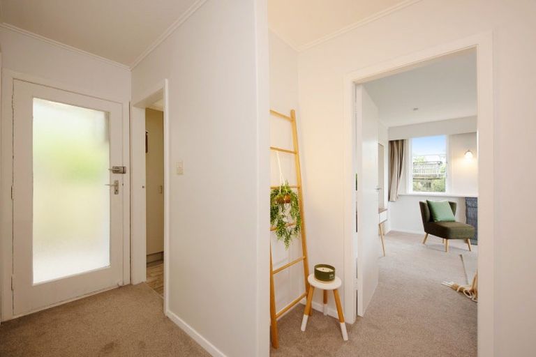 Photo of property in 135 Ruskin Road, Newlands, Wellington, 6037