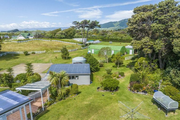 Photo of property in 49 Paetawa Road, Peka Peka, Waikanae, 5391