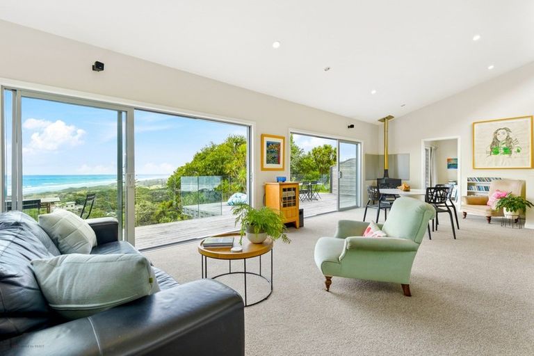 Photo of property in 52 Domain Crescent, Muriwai, Waimauku, 0881