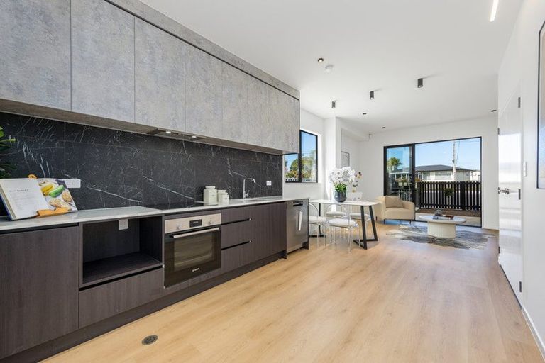 Photo of property in 13 Edgerton Road, Te Atatu Peninsula, Auckland, 0610