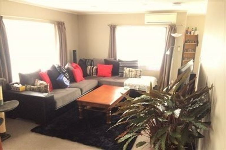 Photo of property in 29 Seagull Place, Whitby, Porirua, 5024