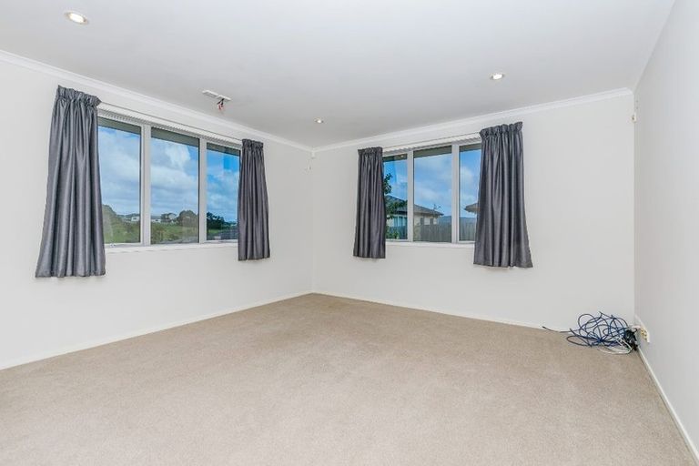 Photo of property in 15 Karika Place, Massey, Auckland, 0614