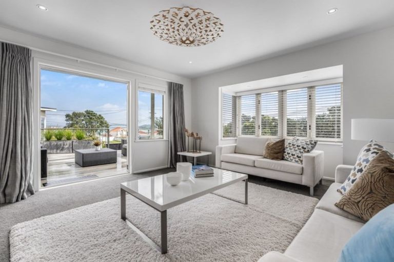Photo of property in 77a Stanley Point Road, Stanley Point, Auckland, 0624
