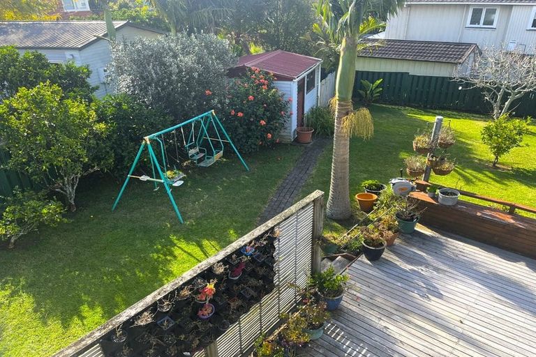 Photo of property in 8 Divich Avenue, Te Atatu South, Auckland, 0610