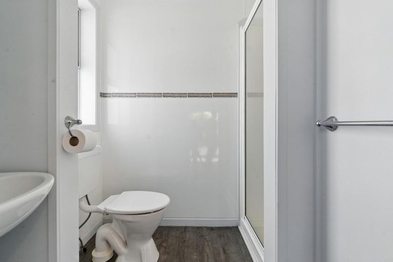 Photo of property in 229 Shakespeare Street, Leamington, Cambridge, 3432