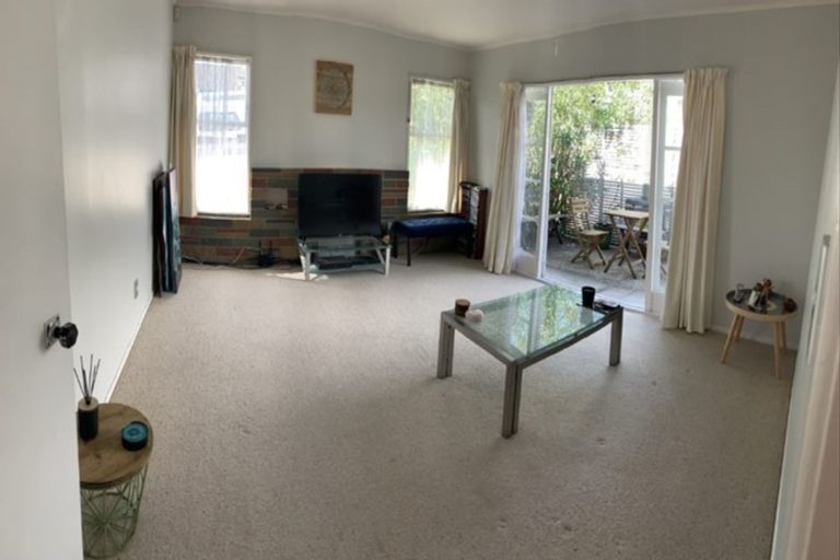Photo of property in 71 Barrys Road, Glendene, Auckland, 0602