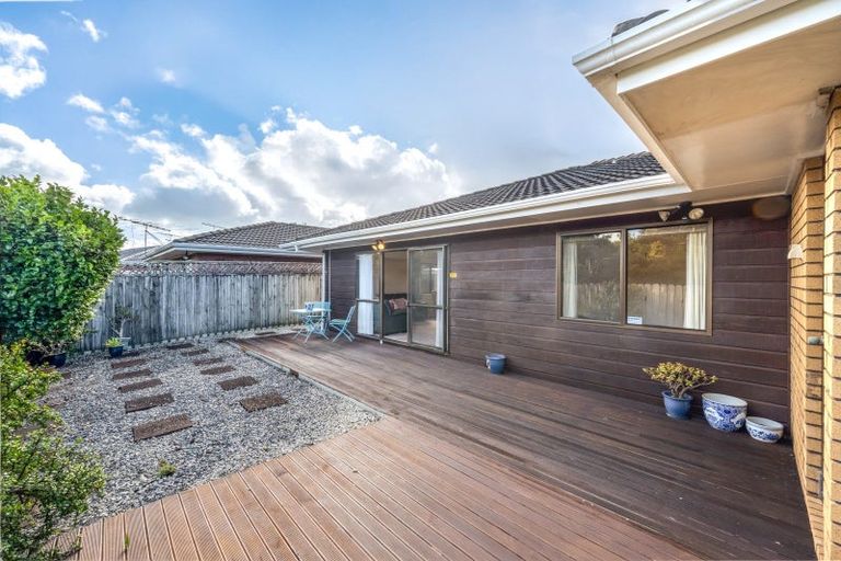 Photo of property in 1/73 Aviemore Drive, Highland Park, Auckland, 2010