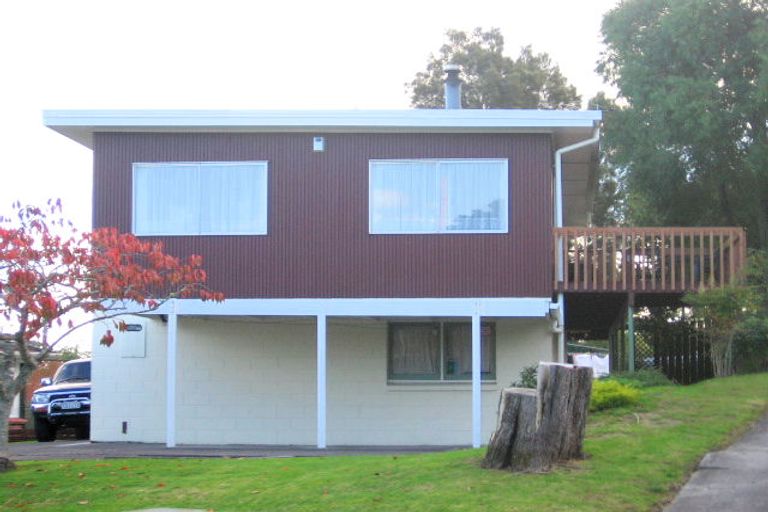 Photo of property in 15 Crompton Road, Massey, Auckland, 0614