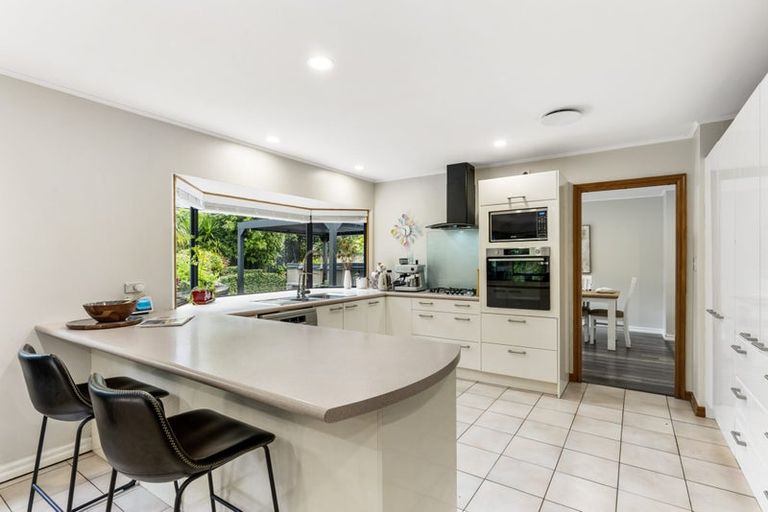 Photo of property in 12 La Roche Place, Northcote, Auckland, 0627