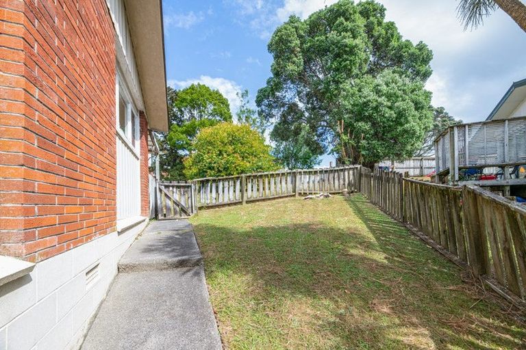 Photo of property in 1/2 Kashmir Road, Glen Eden, Auckland, 0602