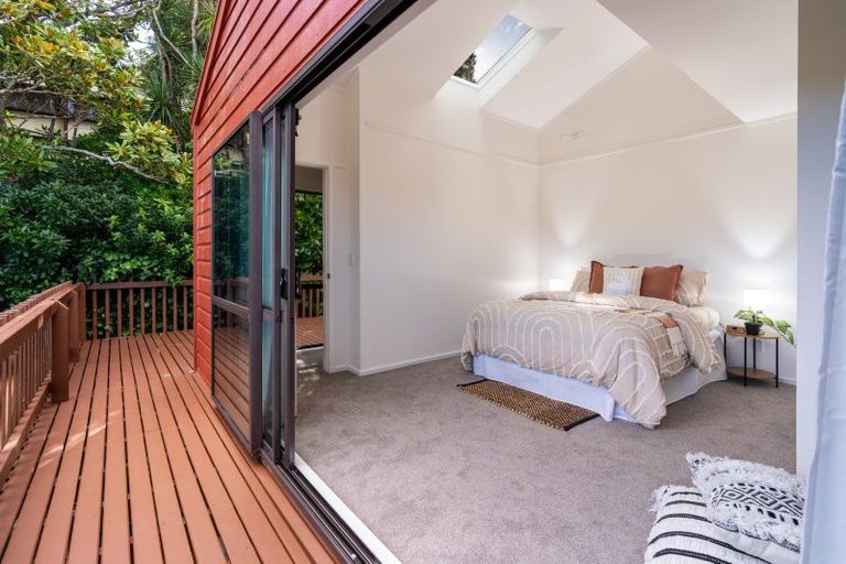 Photo of property in 16 Garden Road, Northland, Wellington, 6012