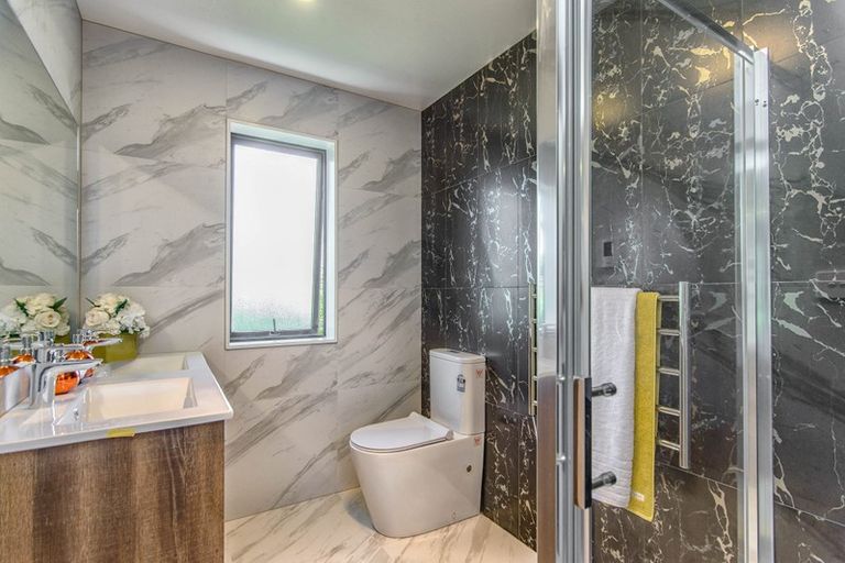 Photo of property in 9 Nerehana Place, Red Beach, 0932