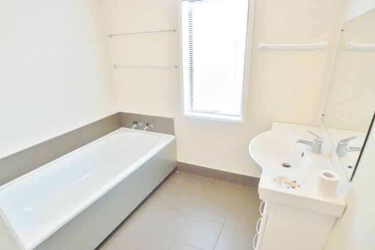Photo of property in 1 Palomino Drive, Henderson, Auckland, 0612