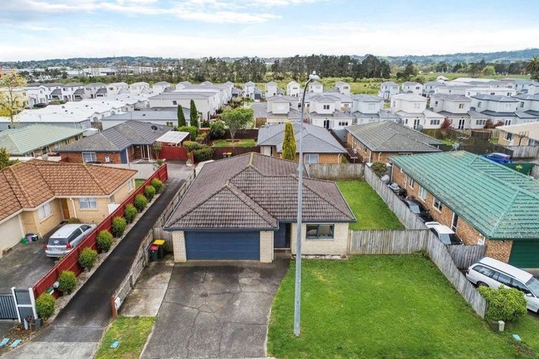 Photo of property in 100a Manuroa Road, Takanini, 2112