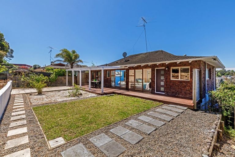 Photo of property in 9 Robin Lane, Browns Bay, Auckland, 0630