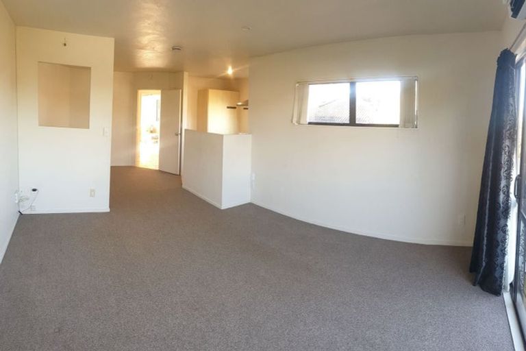 Photo of property in 22 Baulcomb Parade, Windsor Park, Auckland, 0632