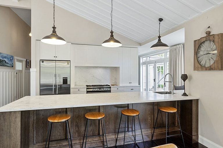 Photo of property in 15 Holsworthy Road, Lower Vogeltown, New Plymouth, 4310
