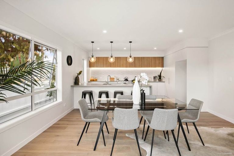 Photo of property in 26b Stottholm Road, Titirangi, Auckland, 0604