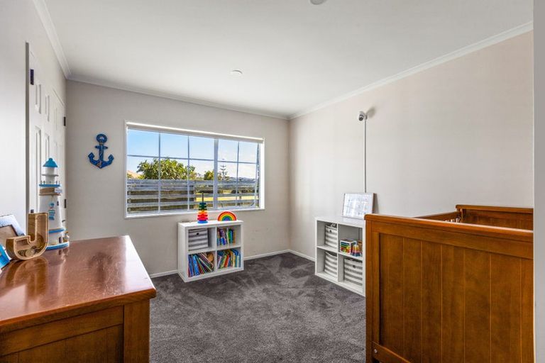 Photo of property in 33 Maygrove Drive, Orewa, 0931