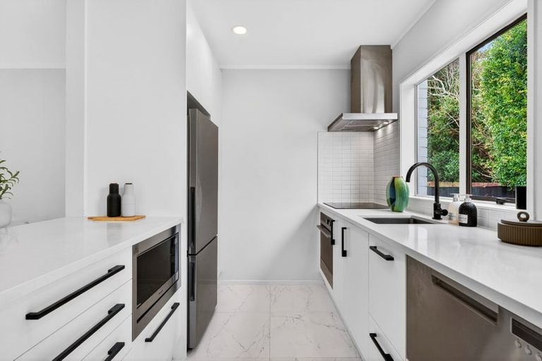 Photo of property in 3/5a Tobruk Crescent, Milford, Auckland, 0620
