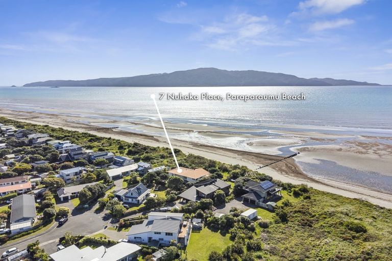 Photo of property in 7 Nuhaka Place, Paraparaumu Beach, Paraparaumu, 5032