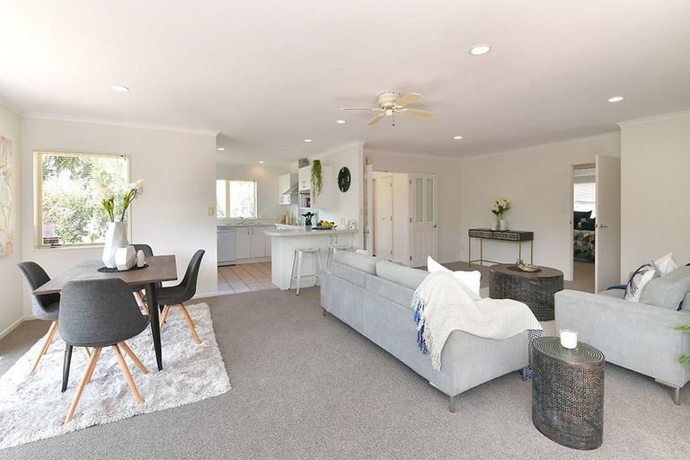 Photo of property in 106 Lakeside Drive, Orewa, 0931