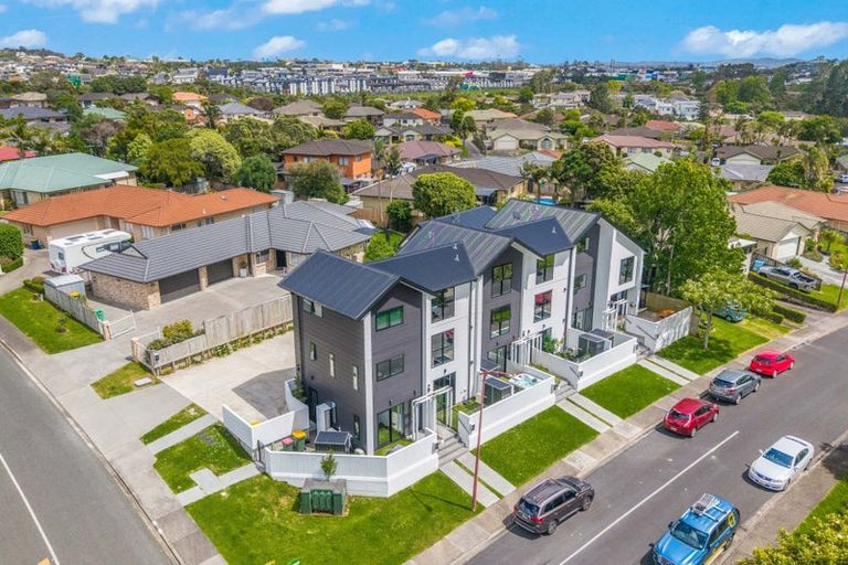 Photo of property in 3/2 Jadewynn Drive, Massey, Auckland, 0614
