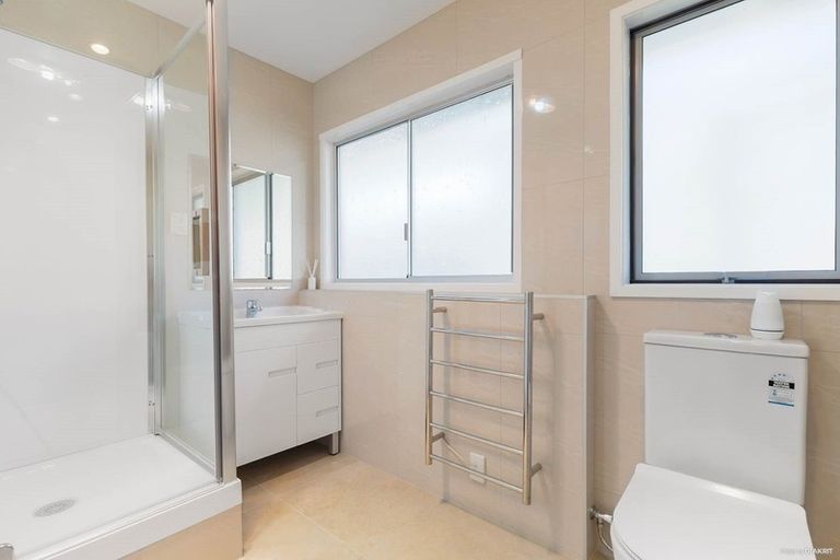 Photo of property in 1/3 Holt Avenue, Torbay, Auckland, 0630