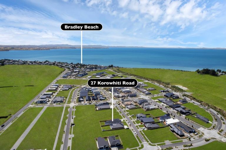 Photo of property in 27 Korowhiti Road, Clarks Beach, 2122