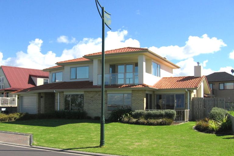 Photo of property in 14 Longbush Road, Te Atatu Peninsula, Auckland, 0610