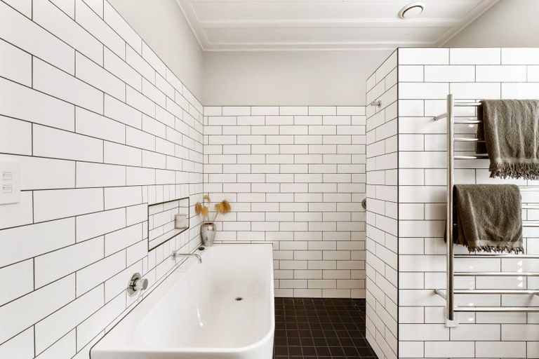 Photo of property in 16 Brewster Street, Bluff Hill, Napier, 4110