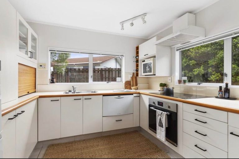 Photo of property in 13 Mallard Grove, Churton Park, Wellington, 6037