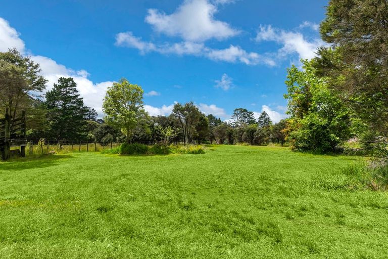Photo of property in 19-21 Mountain Road, Henderson Valley, Auckland, 0612